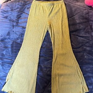 wide flare leggings. size medium. green.